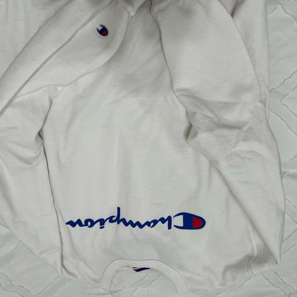 White champion sweatshirt